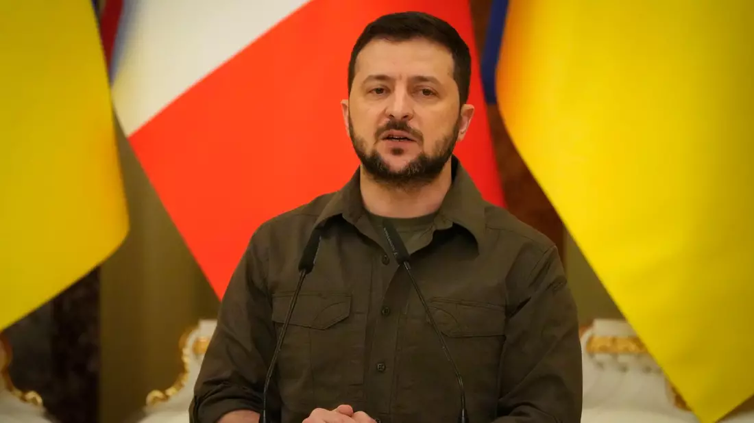 Nach dem Angriff einer ukrainischen Seedrohne auf ein russisches Kriegsschiff hat der ukrainische Präsident Wolodymyr Selenskyj dem Geheimdienst SBU für seine Arbeit gedankt. - Bild: Efrem Lukatsky/AP/dpa