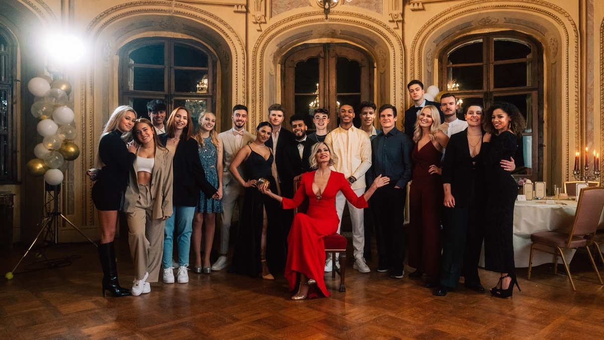 POL-PDLD: Umgekippter LKW aufgrund Ladungsverstoß - Foto: presseportal.de