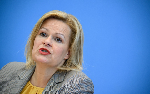 «Es wäre verantwortungslos, diese Diskussion erst nach einer weiteren furchtbaren Gewalttat erneut zu führen», sagt Bundesinnenministerin Nancy Faeser. - Foto: Bernd von Jutrczenka/dpa