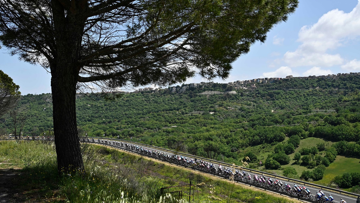 Auf der siebten Etappe des Giro d’Italia ging des für die Radprofis zum ersten Mal in die Berge. - Foto: Fabio Ferrari/LaPresse/AP/dpa