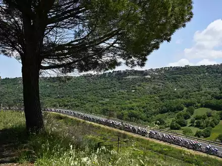 Auf der siebten Etappe des Giro d’Italia ging des für die Radprofis zum ersten Mal in die Berge. - Foto: Fabio Ferrari/LaPresse/AP/dpa