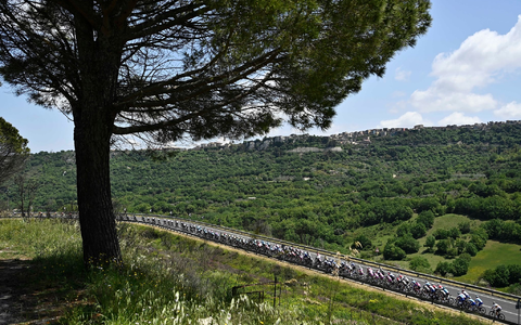 Auf der siebten Etappe des Giro d’Italia ging des für die Radprofis zum ersten Mal in die Berge. - Foto: Fabio Ferrari/LaPresse/AP/dpa