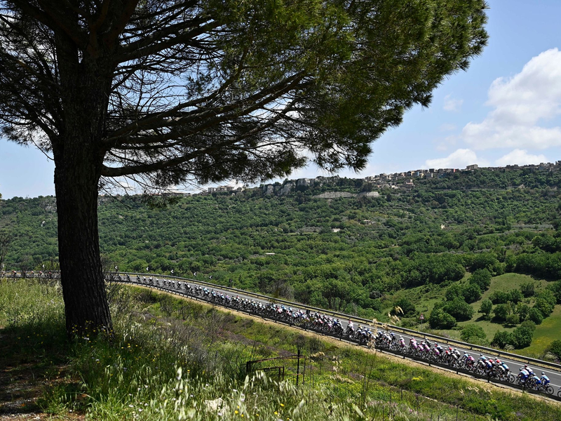 Auf der siebten Etappe des Giro d’Italia ging des für die Radprofis zum ersten Mal in die Berge. - Foto: Fabio Ferrari/LaPresse/AP/dpa