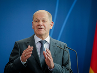 Bundeskanzler Olaf Scholz empfängt Frankreichs Präsident Emmanuel Macron im November 2023 in Berlin. - Foto: Kay Nietfeld/dpa