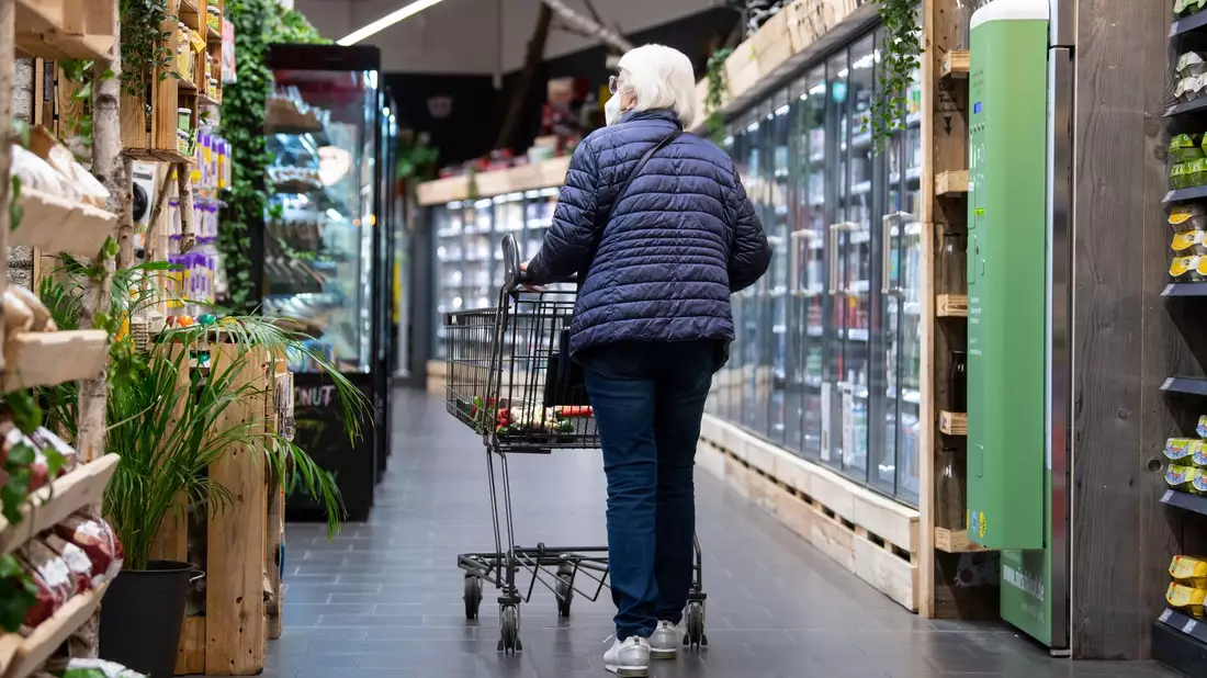 Der Handelsverband Deutschland geht davon aus, dass der Konsum auf absehbare Zeit keine große Stütze für die Konjunktur sein wird. - Bild: Sven Hoppe/dpa