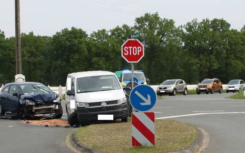 POL-COE: Ascheberg, B58/ Lkw und Auto kollidieren - Foto: presseportal.de
