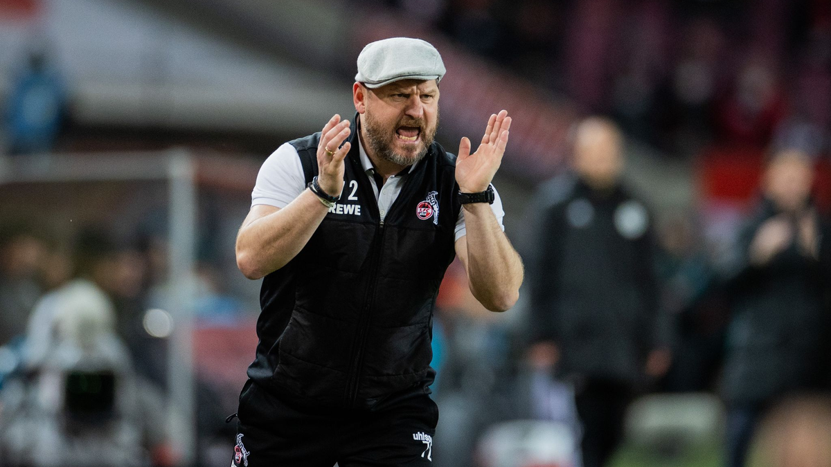 Kölns Trainer Steffen Baumgart setzte erstmals auf die Dreierkette. - Foto: Rolf Vennenbernd/dpa