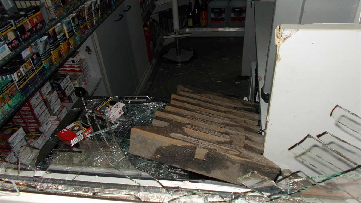 POL-MI: Mutmaßlich unter Drogen: 19-Jähriger verursacht Trümmerfeld - Foto: presseportal.de