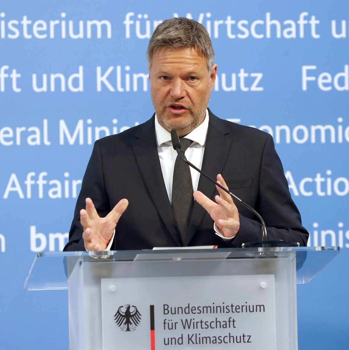 Robert Habeck (Bündnis 90/Die Grünen), Bundesminister für Wirtschaft und Klimaschutz, wirft der FDP «Wortbruch» vor. - Foto: Wolfgang Kumm/dpa