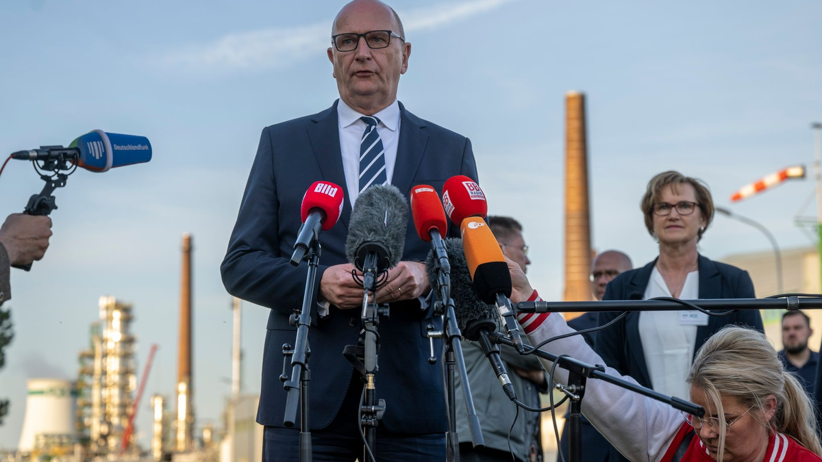 Zeigt sich trotz Umfragen zuversichtlich für die Wahl: Brandenburgs Ministerpräsident Dietmar Woidke. - Foto: Monika Skolimowska/dpa
