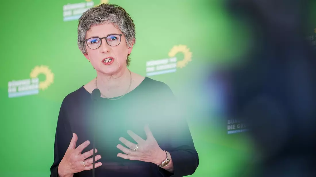 Grünen-Fraktionschefin Britta Haßelmann hat vor den breit angelegten Bauernprotesten zur Deeskalation aufgerufen. - Bild: Kay Nietfeld/dpa