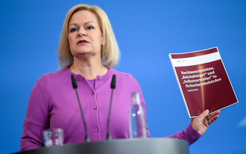 Im Fokus stehe der Schutz vor Islamisten und anderen Extremisten, sagt Nancy Faeser. - Foto: Britta Pedersen/dpa