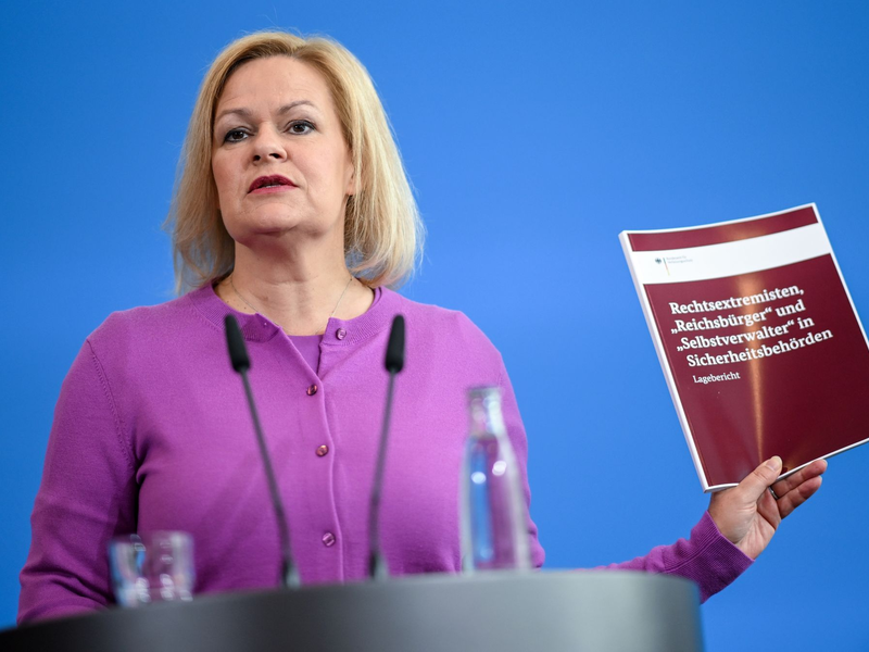 Bundesinnenministerin Nancy Faeser warnt mit Blick auf die Kriminalitätsstatistik vor einem «ein Klima der Ressentiments und der Gewalt». - Foto: Britta Pedersen/dpa