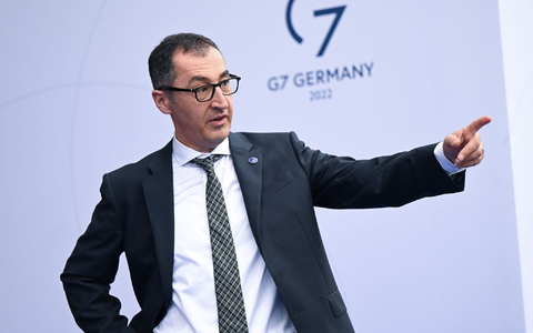 Agrarminister Özdemir kann Erfreuliches für Tierexporteure verkünden. (Archivbild)  - Foto: Bernd Weißbrod/dpa