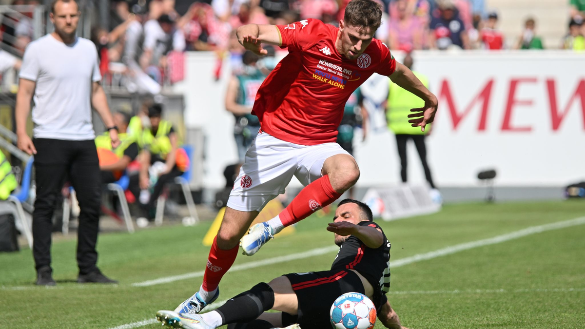 In einer umkämpften Partie trennten sich Mainz 05 und Eintracht Frankfurt mit 1:1. - Foto: Torsten Silz/dpa