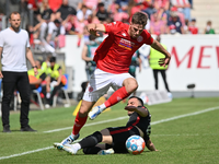 Der Mainzer Jae-Sung Lee (M) jubelte kurz vor der Pause zu früh. - Foto: Torsten Silz/dpa