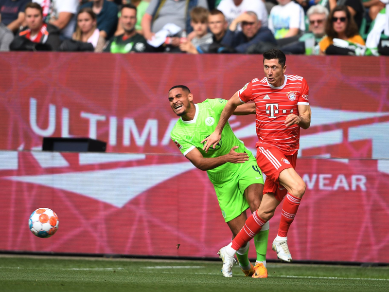 Münchens Spielerinnen feiern den Sieg in Wolfsburg. - Foto: Swen Pförtner/dpa