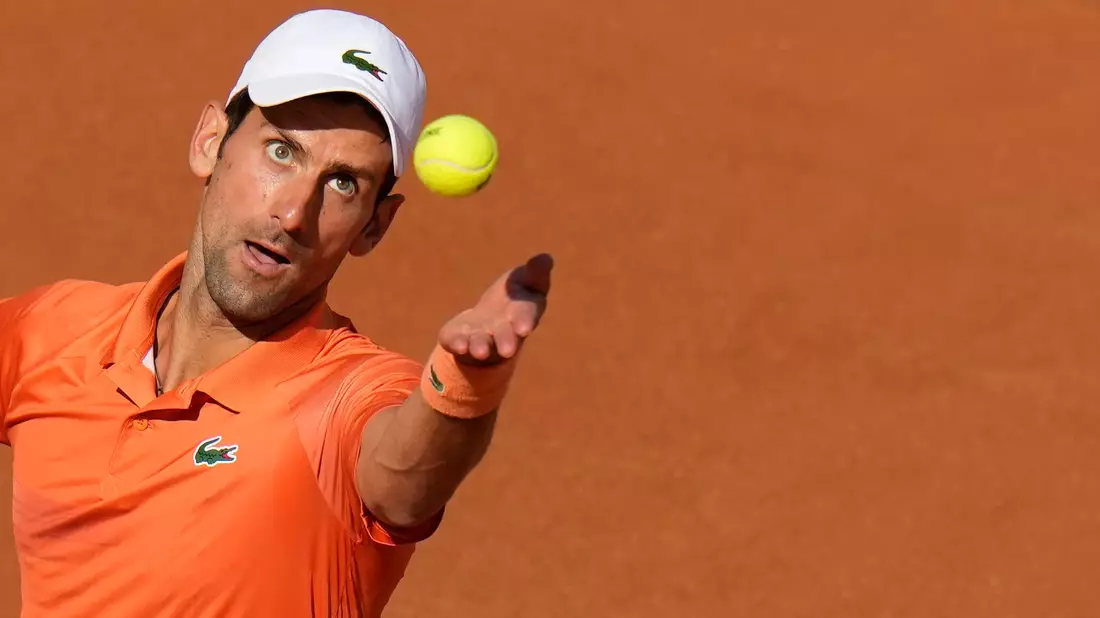 Novak Djokovic schied in Rom nach einer schwachen Leistung überraschend aus. - Bild: Alessandra Tarantino/AP/dpa
