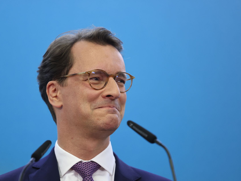 Nordrhein-Westfalens Ministerpräsident Hendrik Wüst schlägt angesichts der anhaltenden Proteste von Landwirten ein Gremium analog zur Kohlekommission vor. - Foto: Rolf Vennenbernd/dpa