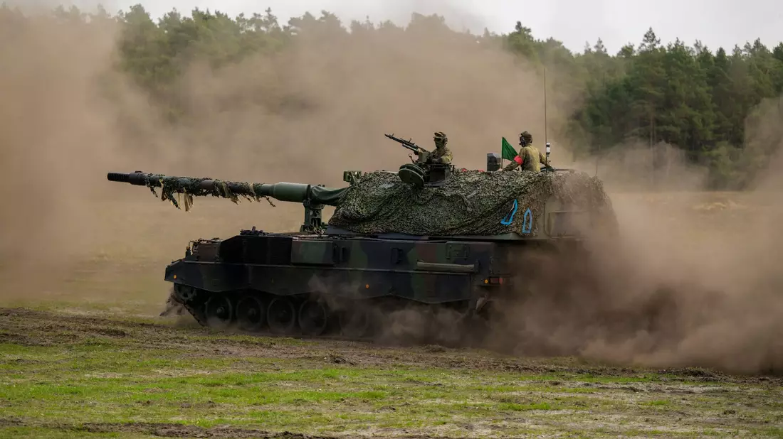 Die Uniformen der Bundeswehr sollen auf einen aktuelleren Stand gebracht werden. (Archivbild) - Bild: Philipp Schulze/dpa