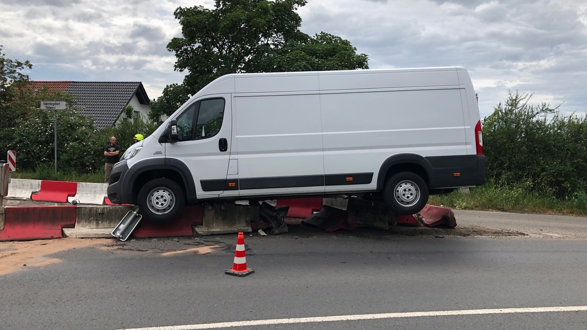 POL-PDKL: PKW fährt auf LKW auf... - Foto: presseportal.de