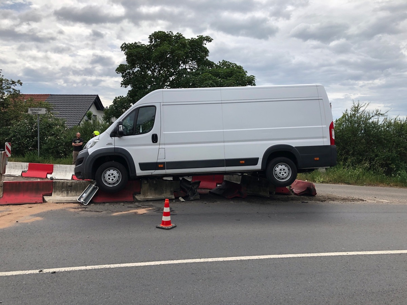 FW Gäufelden: Doppelgarage in Flammen: Großeinsatz in Öschelbronn - Foto: presseportal.de
