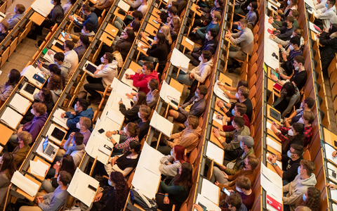 Die Ampel hat sich im Koalitionsvertrag vorgenommen, das Bafög «grundlegend» zu reformieren und «elternunabhängiger» zu machen. - Foto: Peter Kneffel/dpa Die Ampel hat sich im Koalitionsvertrag vorgenommen, das Bafög «grundlegend» zu reformieren und «elternunabhängiger» zu machen. - Foto: Peter Kneffel/dpa