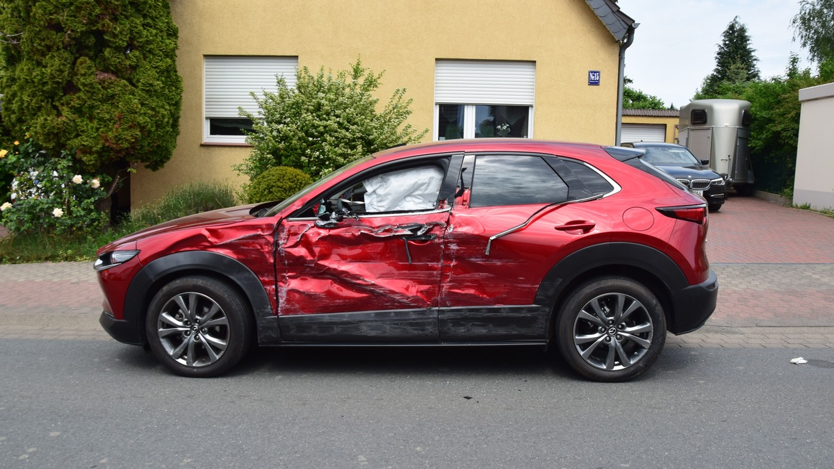 POL-HF: Unerlaubtes Entfernen von der Unfallstelle- Fahrer flüchtet zu Fuß - Foto: presseportal.de
