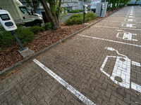 Die Batteriestandsanzeige eines Elektroautos. Nach dem plötzlichen Aus der E-Auto-Kaufzuschüsse Ende 2023 hat sich das Umstiegstempo  auf Elektroautos laut HUK Coburg halbiert. - Foto: Henning Kaiser/dpa