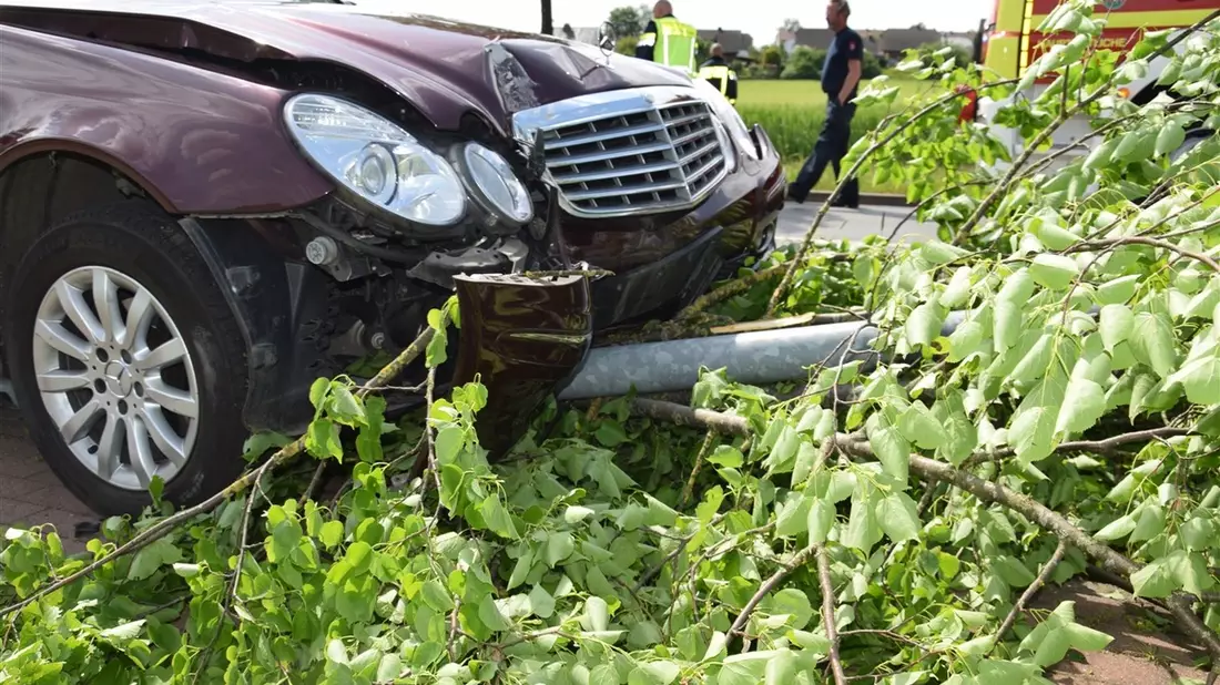 POL-HF: Verkehrsunfall - Renault prallt gegen VW - Bild: presseportal.de