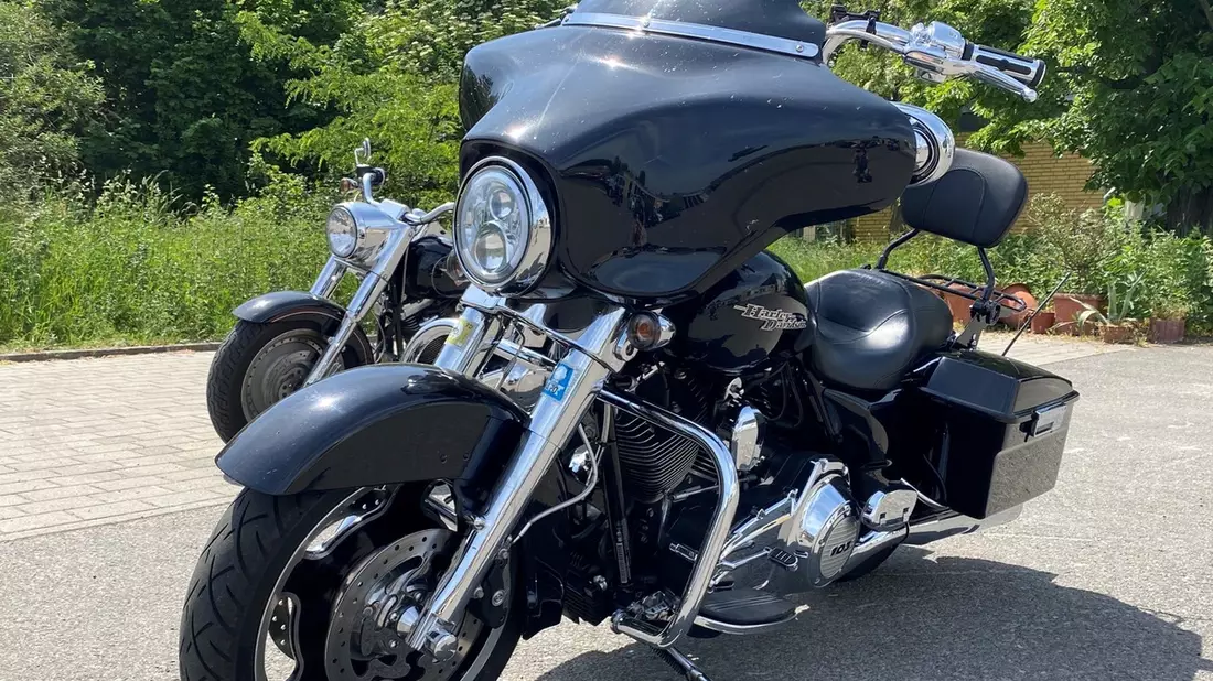 POL-VIE: Grefrath: Diebstahl einer Harley-Davidson am Flughafen Niershorst - Bild: presseportal.de