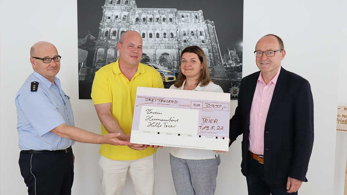 POL-OF: 1.110 Euro für den guten Zweck: Spendenübergabe an zwei gemeinnützige Einrichtungen - Foto: presseportal.de