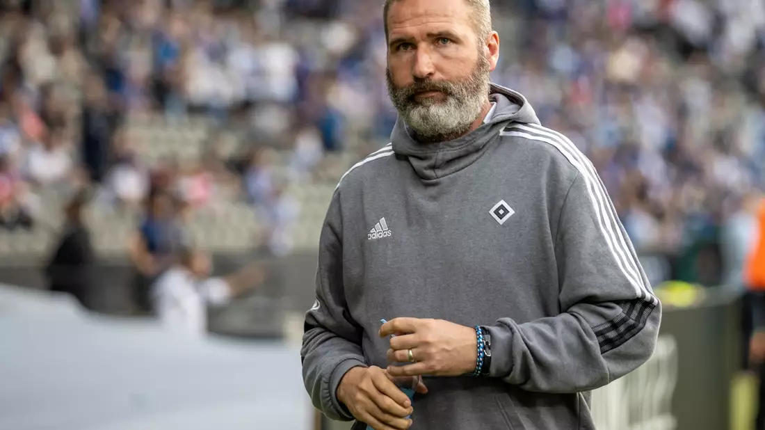 Genießt beim HSV weiter das Vertrauen seiner Vorgesetzten Trainer Tim Walter. - Bild: Andreas Gora/dpa