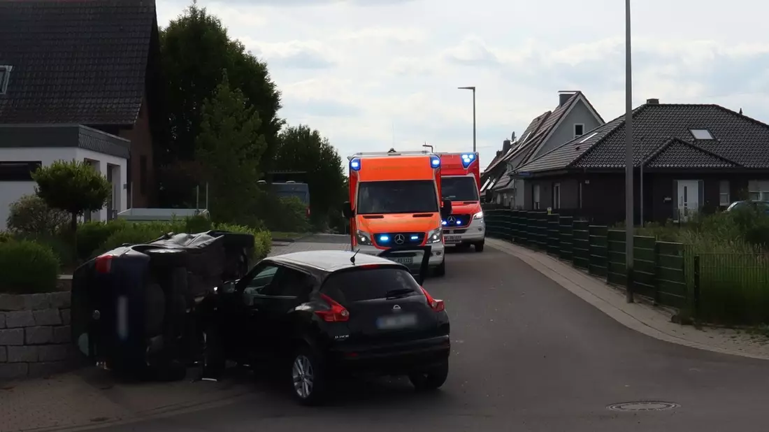 POL-HF: Ford-Fahrerin stößt in geparkten Kia - 35-Jährige leicht verletzt - Bild: presseportal.de
