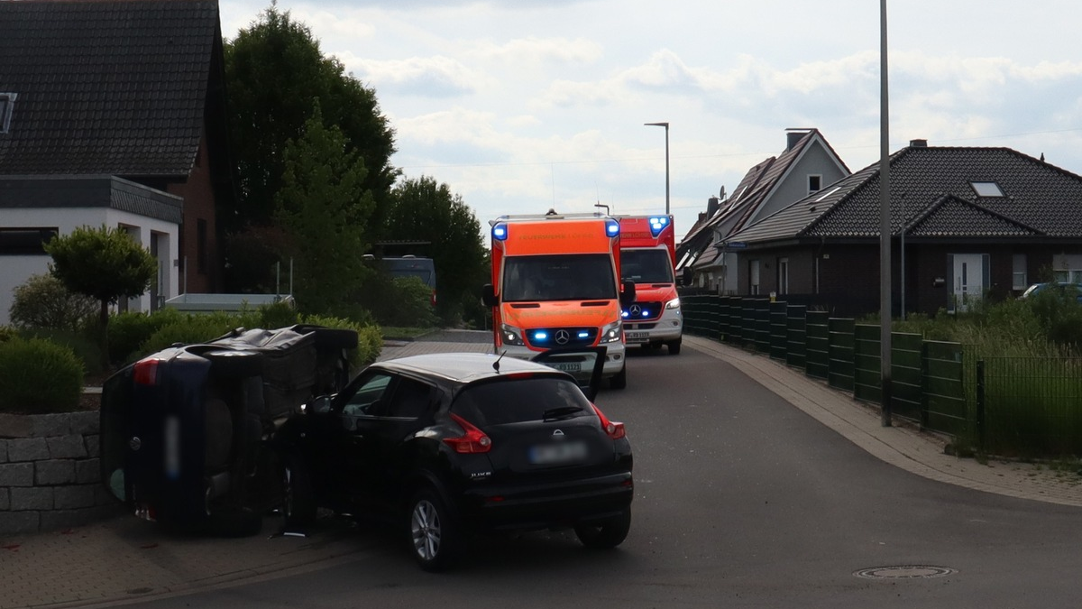 POL-HF: Zusammenstoß mit zwei Fahrzeugen- Zwei leicht verletzte Personen - Foto: presseportal.de