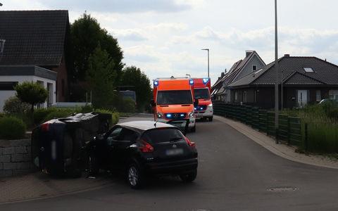 POL-HF: Ford-Fahrerin stößt in geparkten Kia - 35-Jährige leicht verletzt - Foto: presseportal.de