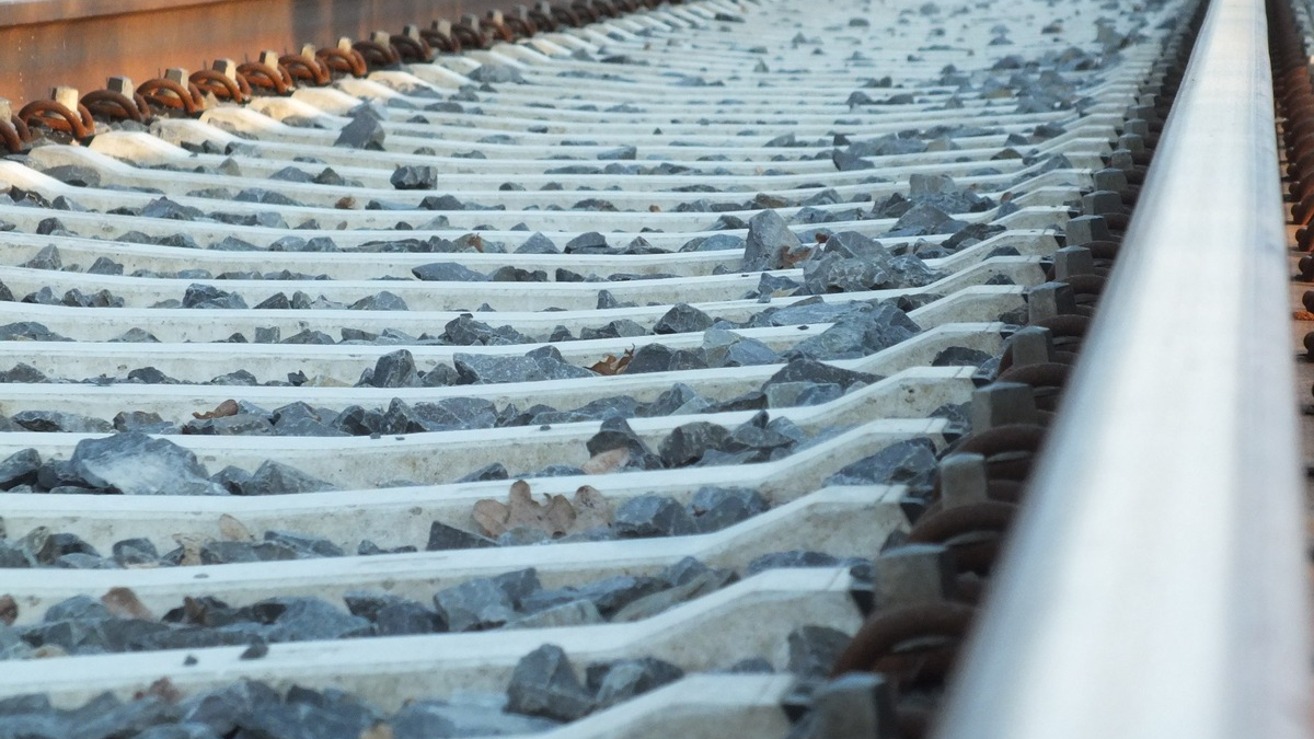 BPOL-BadBentheim: Gefährliche Eingriffe in den Bahnverkehr - Bundespolizei warnt eindringlich vor lebensgefährlichem Verhalten - Foto: presseportal.de