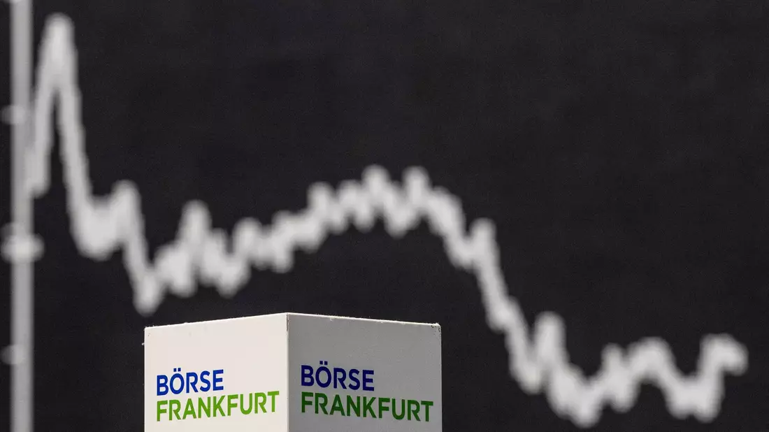 Für Menschen mit wenig Geld kommen Aktien zum Vermögensaufbau kaum infrage (Archivbild) - Bild: Boris Roessler/dpa