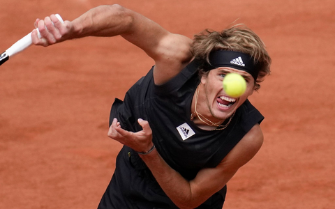 Kann sich ein Lächeln nach seinem Einzug in die Runde der besten 16 nicht verkneifen: Alexander Zverev. - Foto: Christophe Ena/AP/dpa
