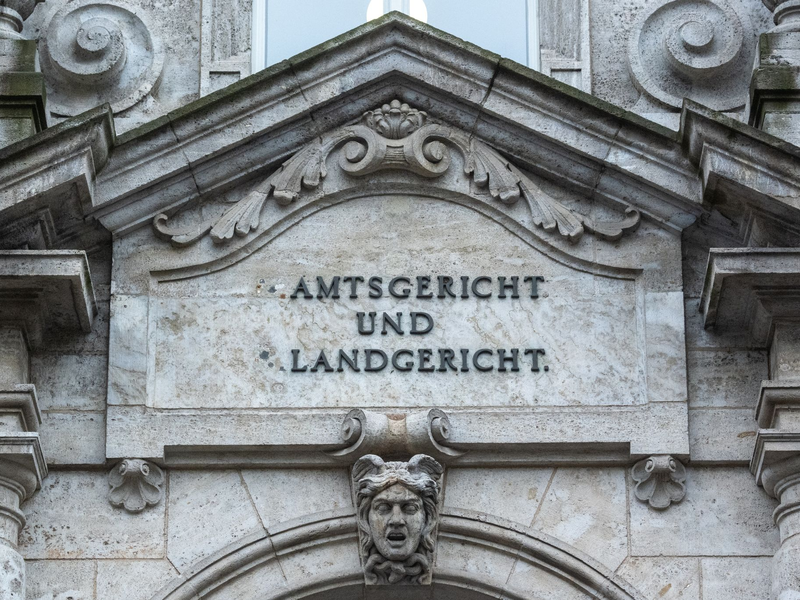 Die Staatsanwaltschaft hat die Ermittlungen gegen den früheren Lehrer eingestellt, weil eine Tat diesem nicht nachzuweisen sei. (Archivbild) - Foto: Armin Weigel/dpa