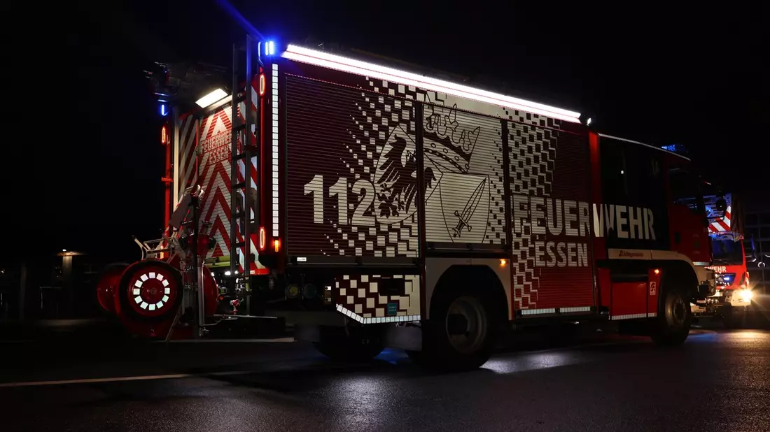 FW-E: Kellerbrand in einem Mehrfamilienhaus - Anwohnenden ist der Fluchtweg abgeschnitten - Bild: presseportal.de