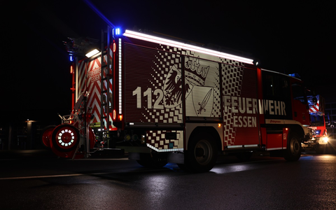 FW-E: Kellerbrand in einem Mehrfamilienhaus - Anwohnenden ist der Fluchtweg abgeschnitten - Foto: presseportal.de