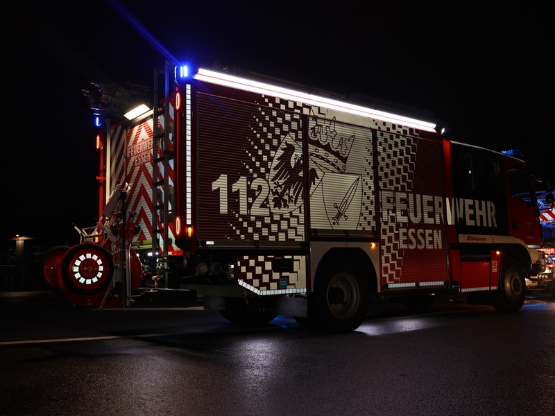 FW-E: Kellerbrand in einem Mehrfamilienhaus - Anwohnenden ist der Fluchtweg abgeschnitten - Foto: presseportal.de