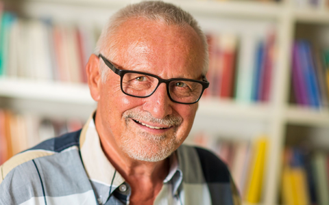 Konstantin Wecker sagt, er kann nicht mehr Klavier spielen (Archivbild).  - Foto: Peter Kneffel/dpa