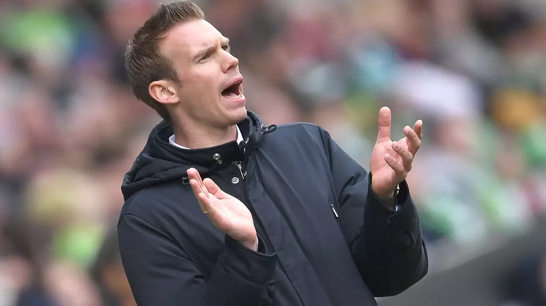Nicht mehr Trainer des VfL Wolfsburg: Tommy Stroot. - Bild: Swen Pförtner/dpa