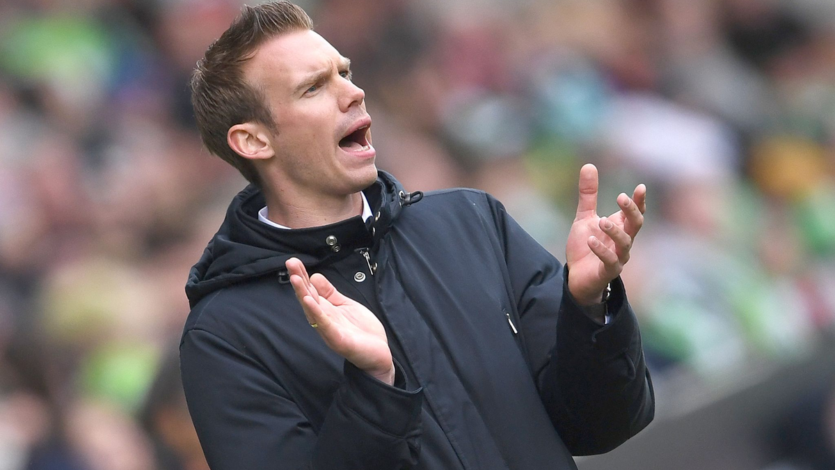 Nicht mehr Trainer des VfL Wolfsburg: Tommy Stroot. - Foto: Swen Pförtner/dpa