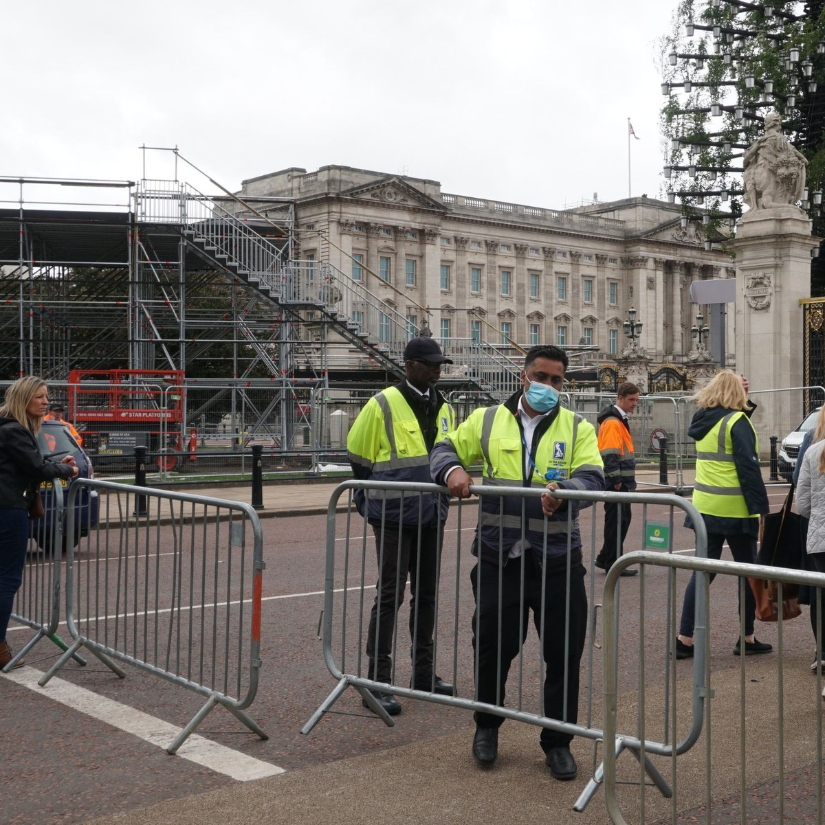 Auch Taxis und Busse sollen künftig nicht mehr fahren dürfen. (Archivbild) - Foto: Larissa Schwedes/dpa