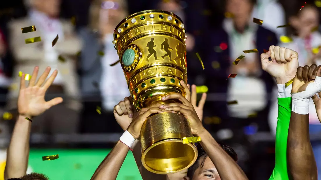 Das Achtelfinale des DFB-Pokals wurde ausgelost. - Bild: Tom Weller/dpa