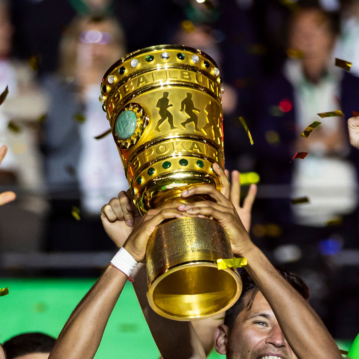 Das DFB-Pokal-Spiel in Saarbrücken steht auf der Kippe. - Foto: Tom Weller/dpa