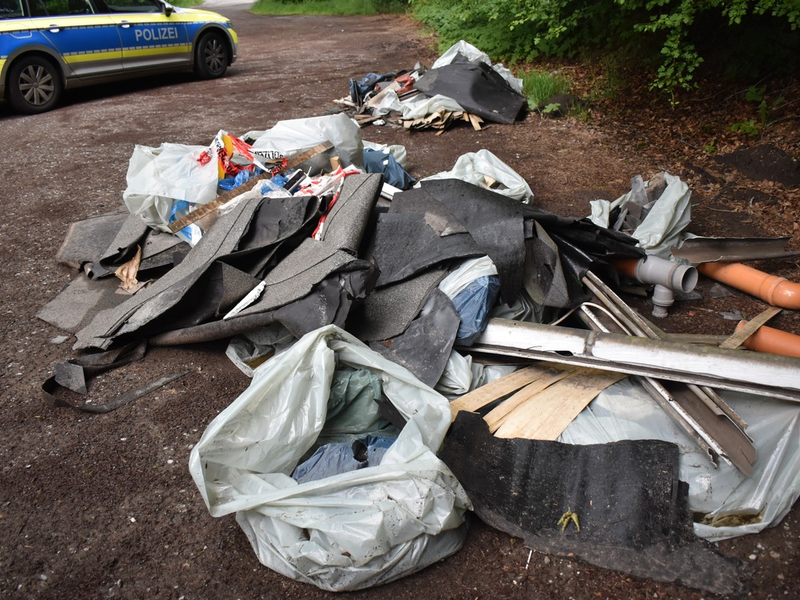 POL-AA: Winnenden: Illegale Müllentsorgung in Waldstück - Foto: presseportal.de